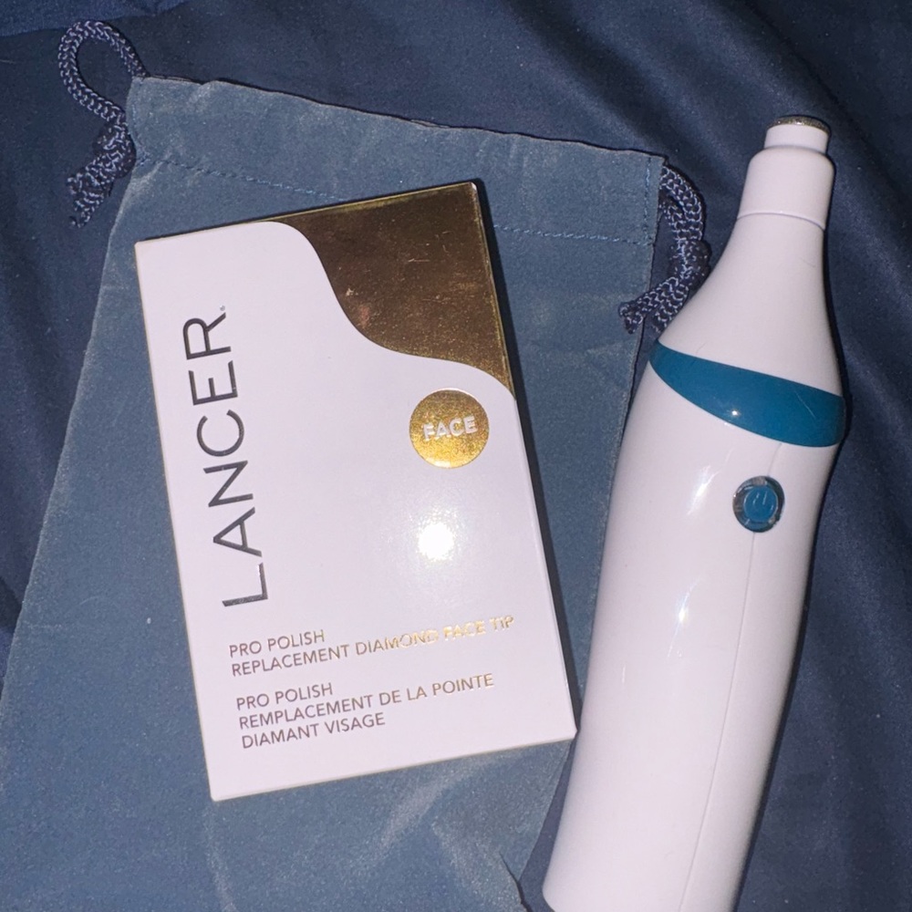 Lancer White and Blue Skincare Tool